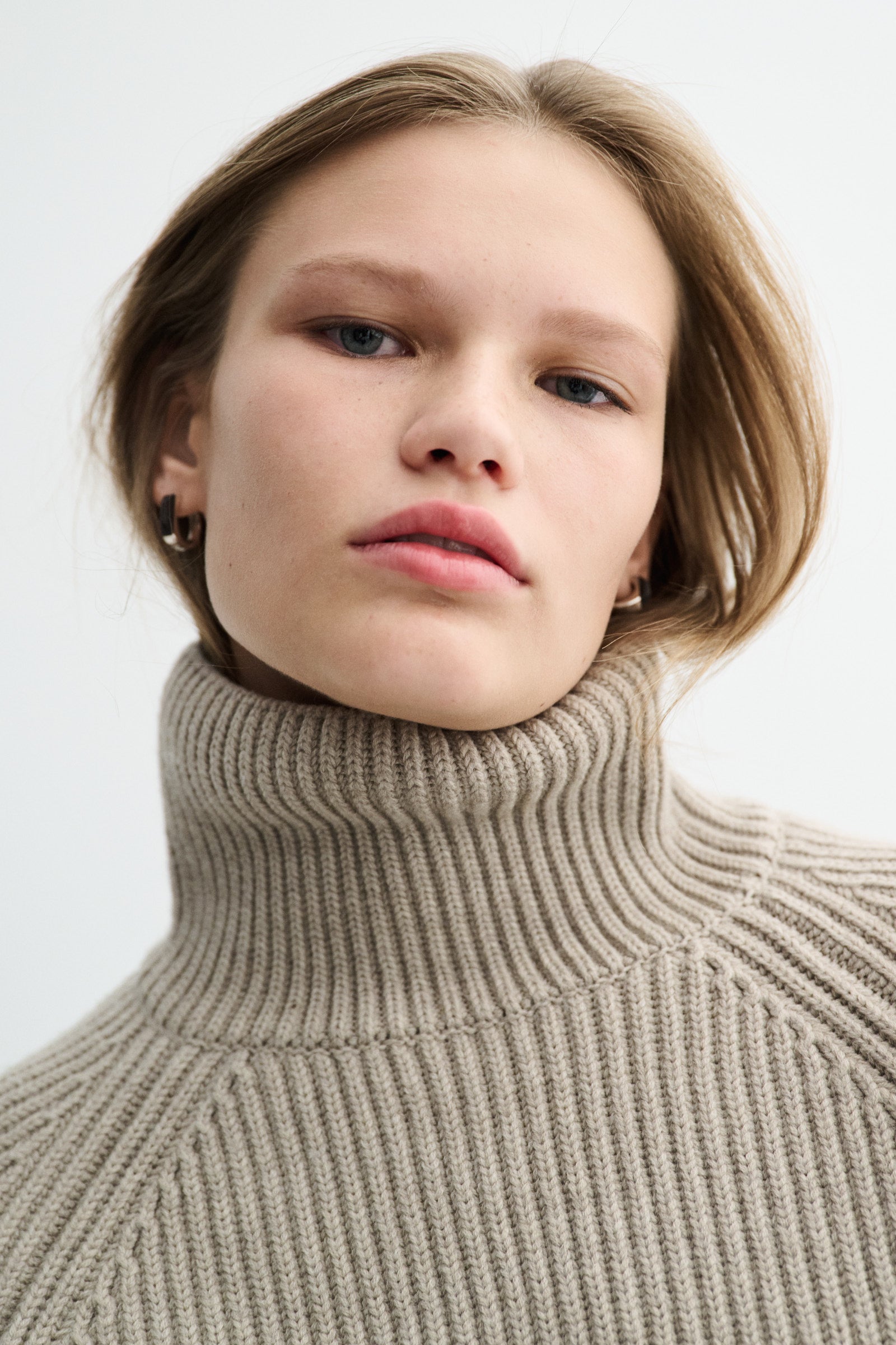 MKDT Studio KORNELLE MERINO Sweater LIGHT BROWN