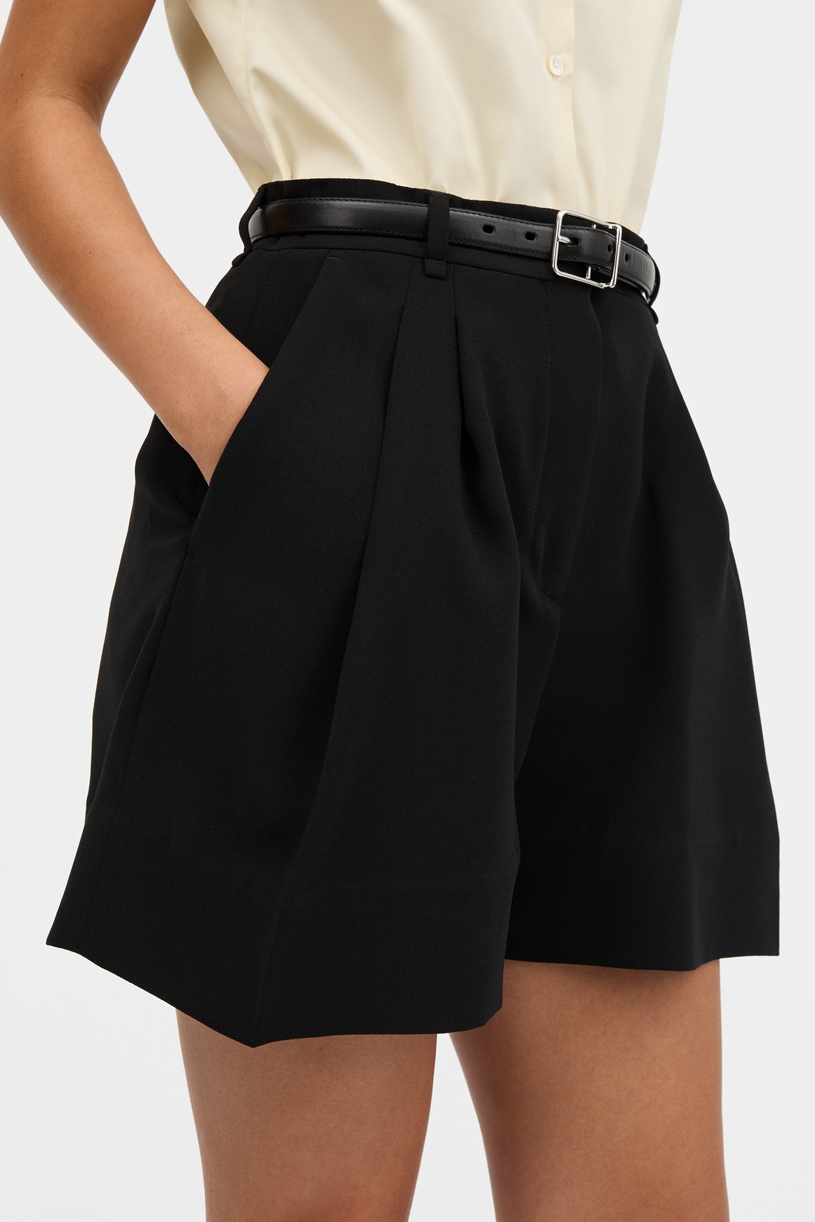 MKDT Studio PRISK CREPE GEORGETTE Shorts BLACK