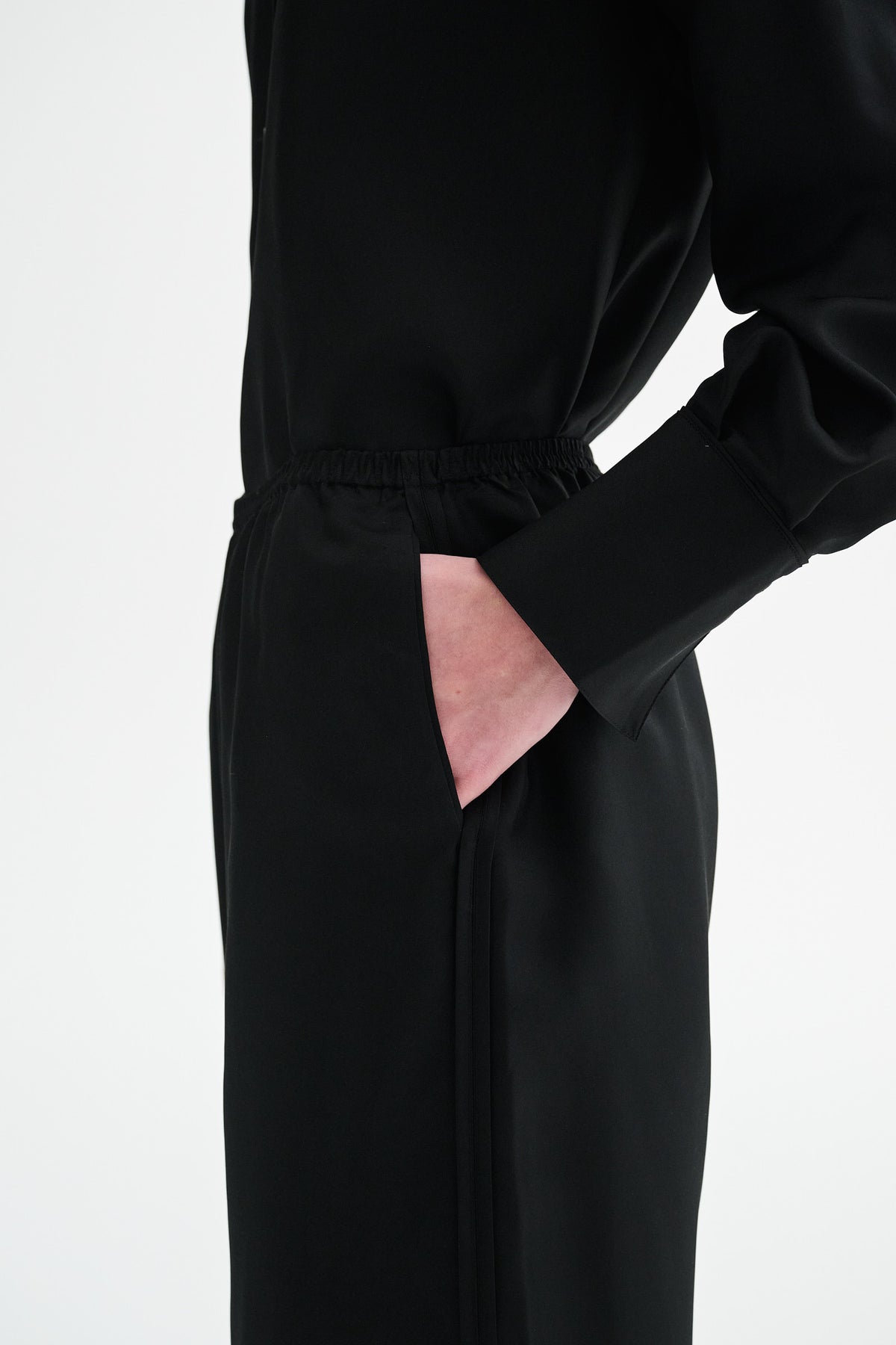 MKDT Studio PRESSA MATTE SILK TWILL Pants BLACK