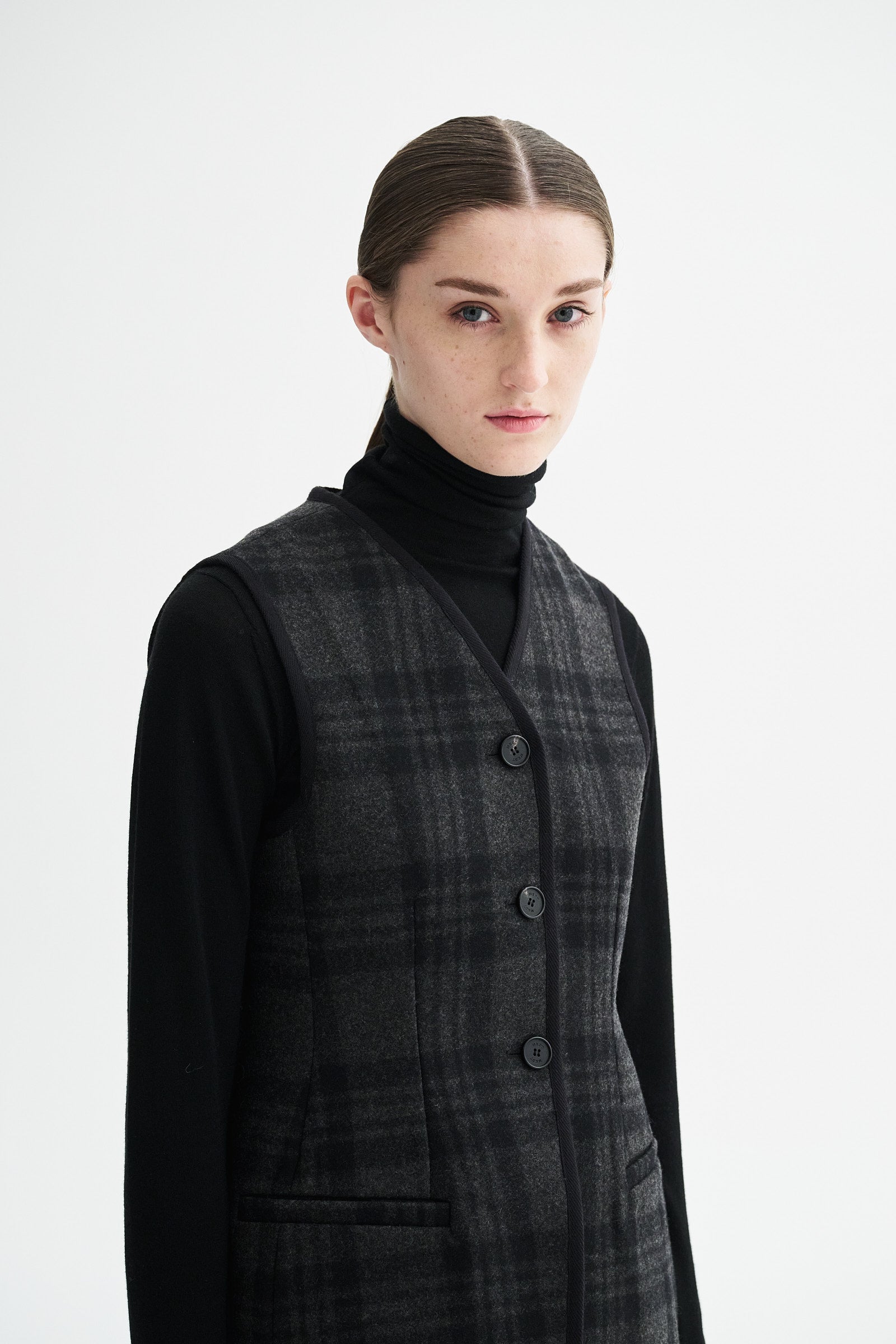 MKDT Studio VIENNA CHECK VEST Vest BLACK