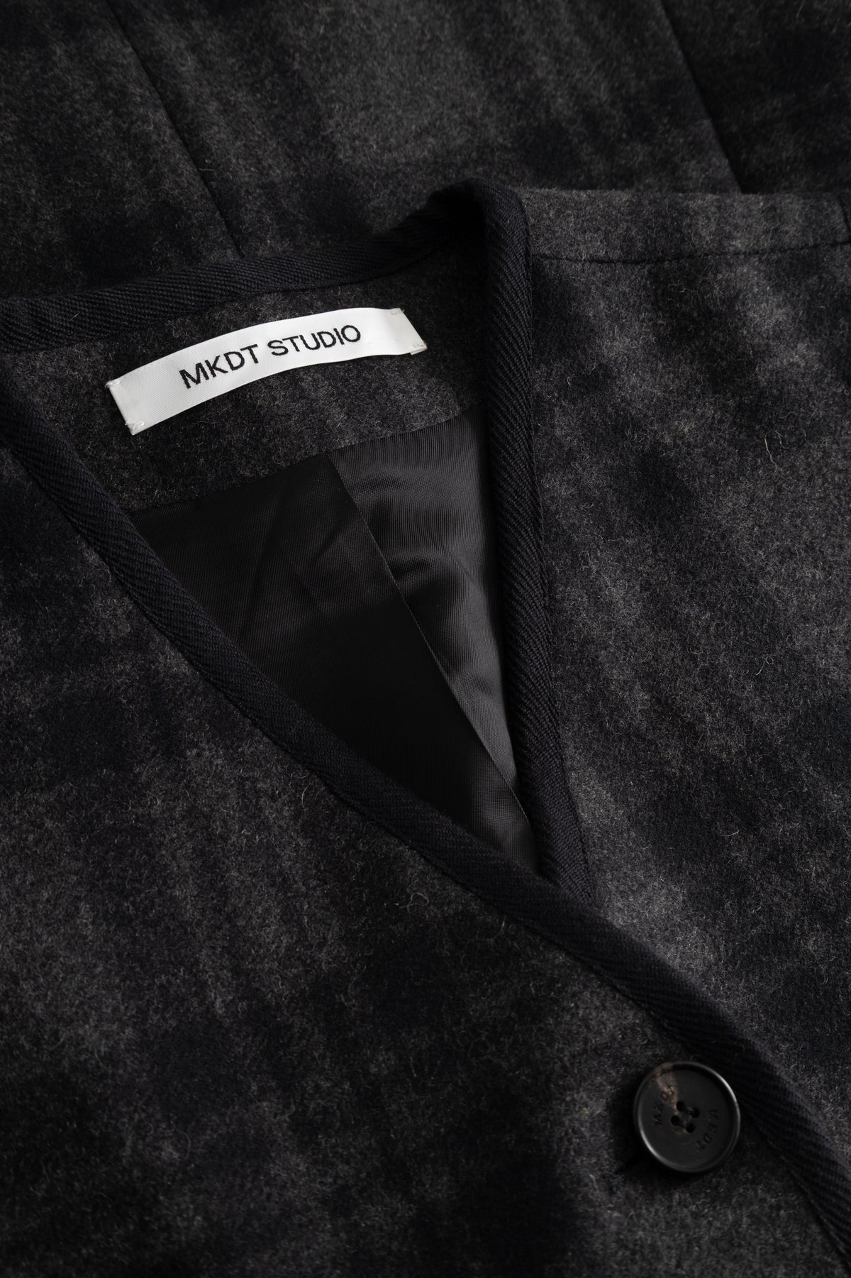 MKDT Studio VIENNA CHECK VEST Vest BLACK
